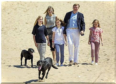 Dogs of European royalty: the black labrador with the Dutch royal family